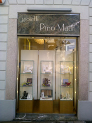 dettaglio di finestra decorata